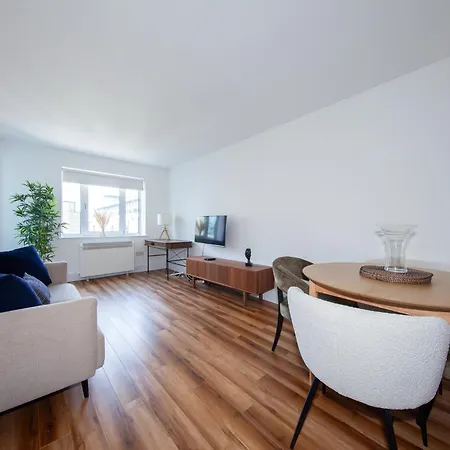 Stunning And Modern 2 Bed In The Heart Of 아파트