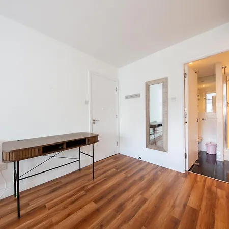 Stunning And Modern 2 Bed In The Heart Of *