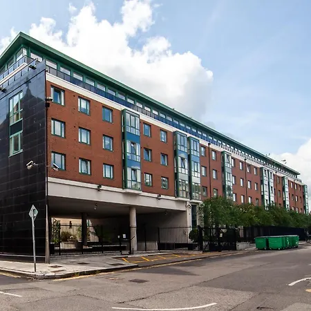 Stunning And Modern 2 Bed In The Heart Of Lägenhet *